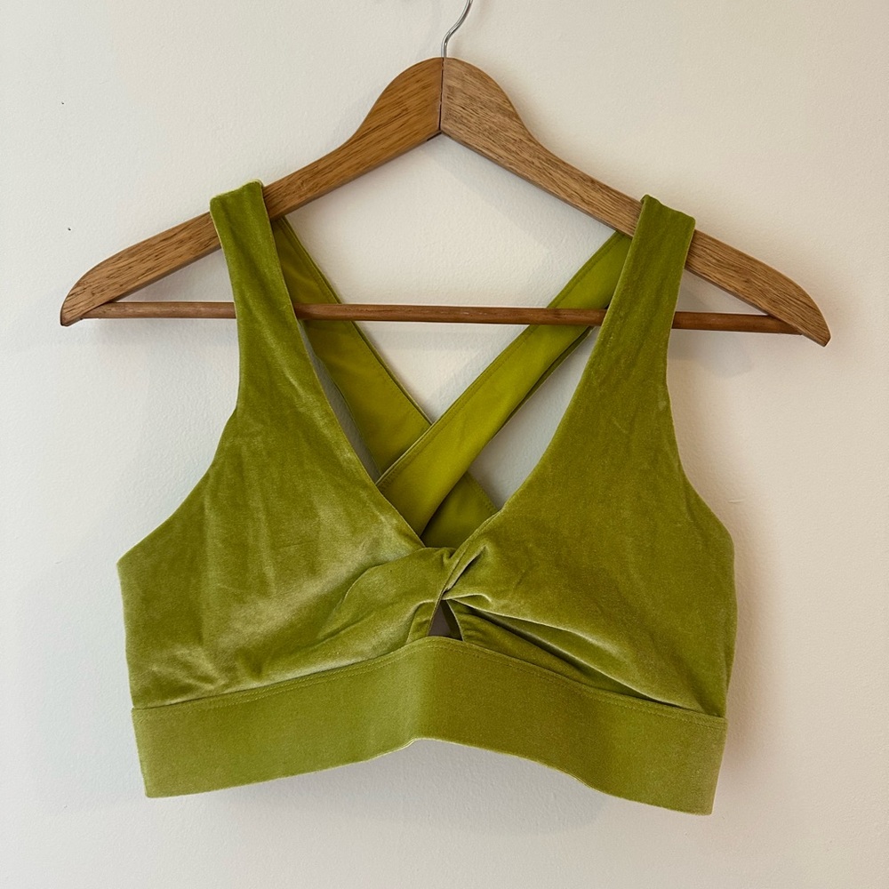 Fabletics Oasis Twist Velour Sports Bra | Medium
